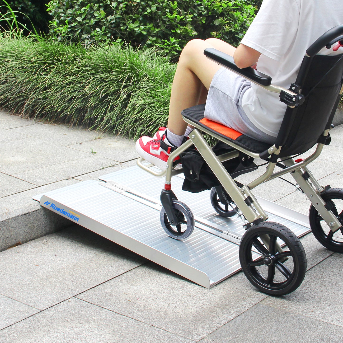 Ruedamann 28.1"W Folding Wheelchair Ramp,Aluminum,Portable,Handle, 600 lbs,Doorsteps,Sliver