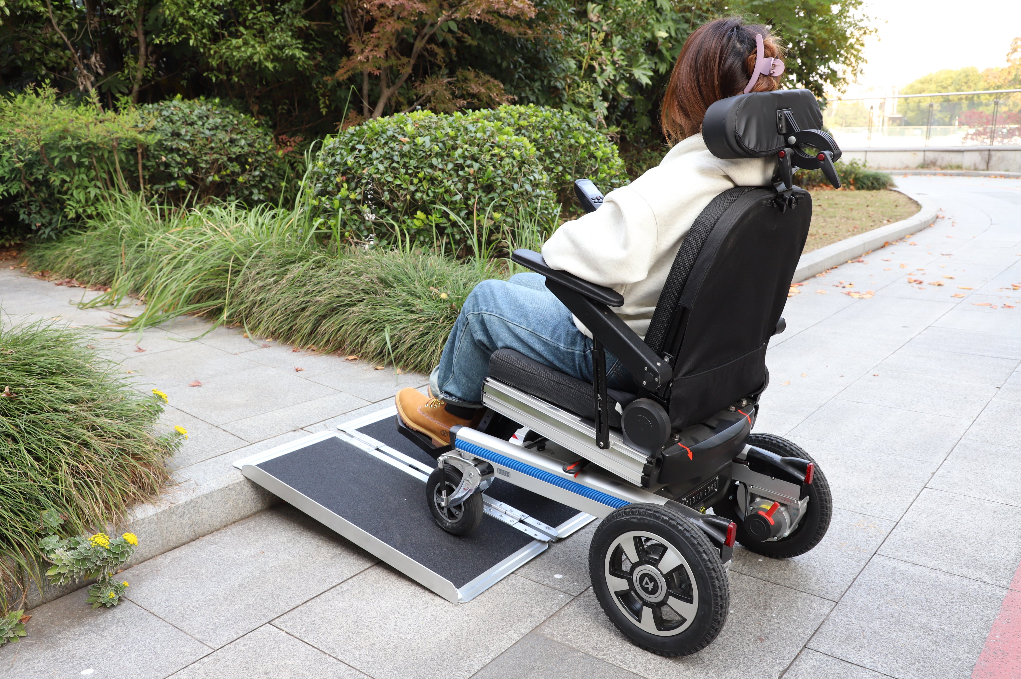 Wheelcair On Ramp Precautions for Using Electric Wheelchairs on Ramps – Ruedamann Ramp
